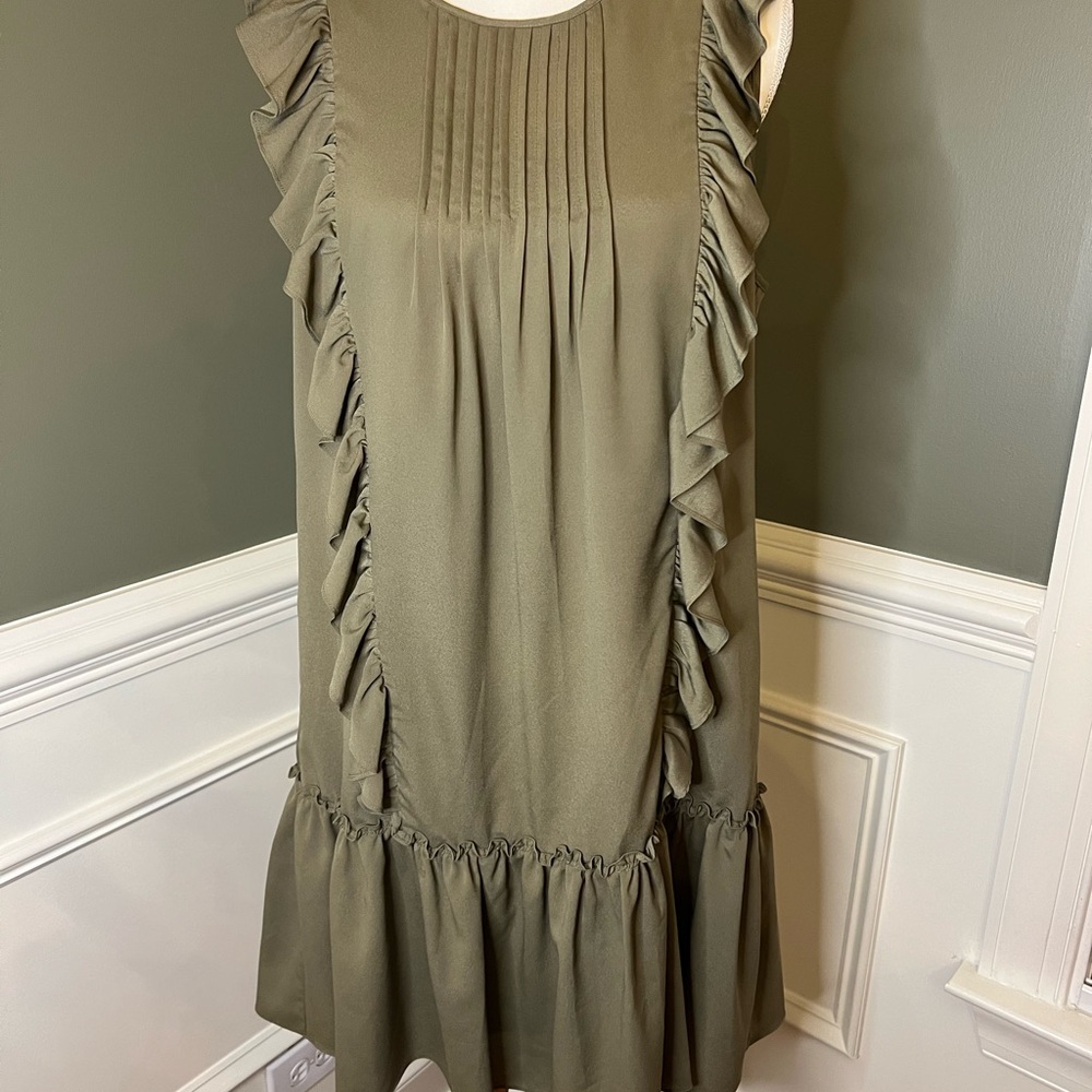 Banana Republic sleeveless pleated front summer dress in olive size Large